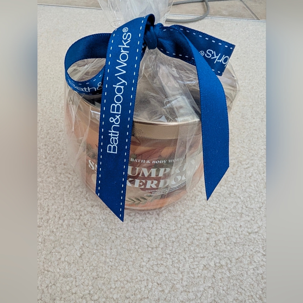 Bath & Body Works Pumpkin Spice Bath Soak with Blue Ribbon